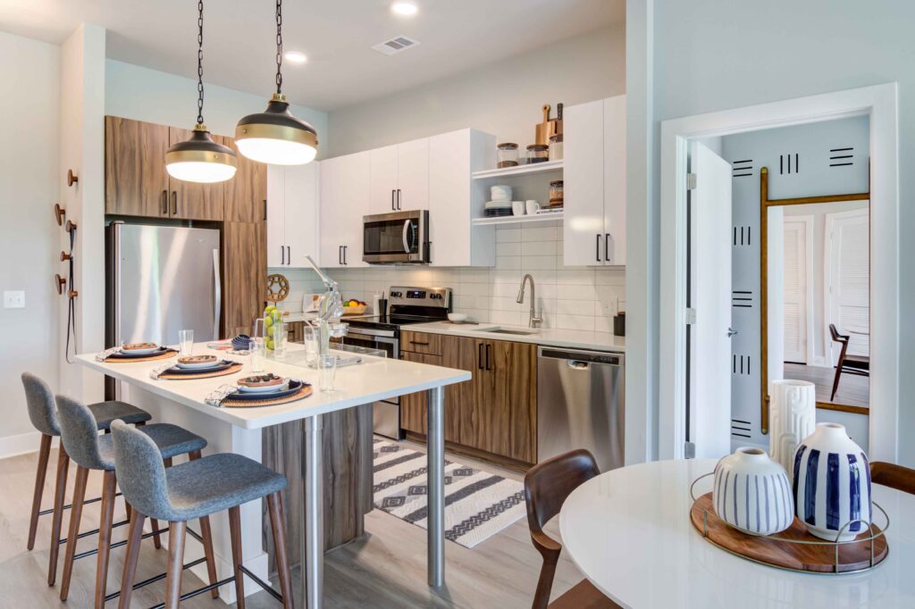 Kitchen with island seating at Oleander